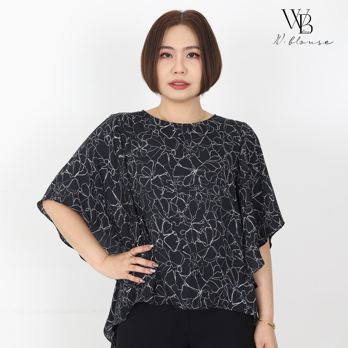WB Lines II - Calla Butterfly-Cut Top เสื้อเบลาส์ทรงผีเสื้อลายดอกคาลล่า เรียบหรู สง่างาม สีดำ รุ่น VY63081