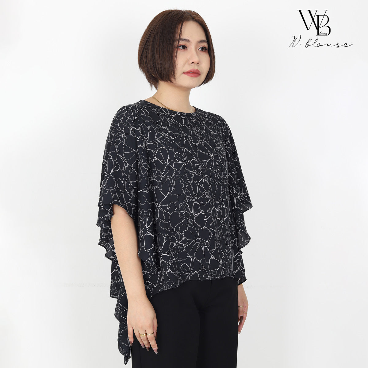 WB Lines II - Calla Butterfly-Cut Top เสื้อเบลาส์ทรงผีเสื้อลายดอกคาลล่า เรียบหรู สง่างาม สีดำ รุ่น VY63081