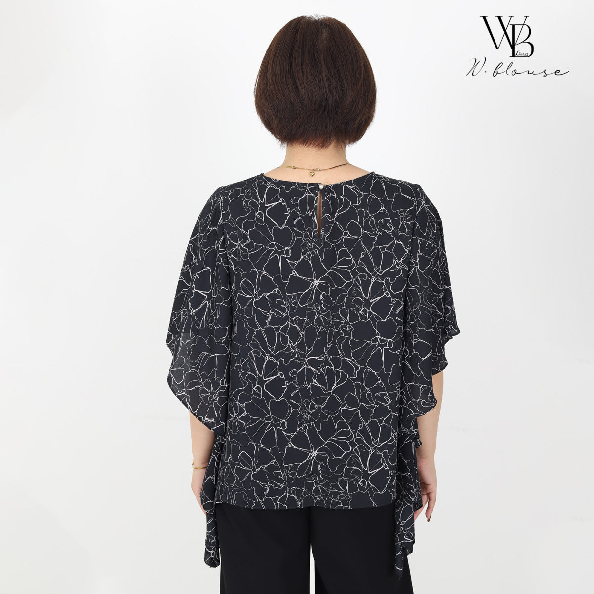 WB Lines II - Calla Butterfly-Cut Top เสื้อเบลาส์ทรงผีเสื้อลายดอกคาลล่า เรียบหรู สง่างาม สีดำ รุ่น VY63081