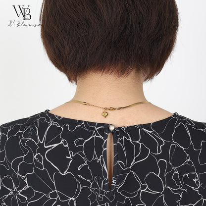 WB Lines II - Calla Butterfly-Cut Top เสื้อเบลาส์ทรงผีเสื้อลายดอกคาลล่า เรียบหรู สง่างาม สีดำ รุ่น VY63081