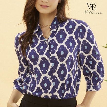 WB Lines II - เสื้อเชิ้ตดีไซน์เรียบหรู ทรงสุภาพ ลายดอกไม้กราฟิก สีน้ำเงินเข้ม รุ่น VY62070